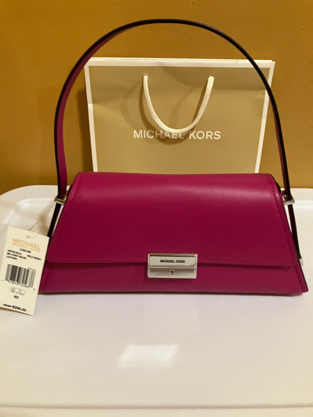 Michael Kors LUDLOW MD Conv Shldr Wild Berry leather bag - Picture 2 of 13